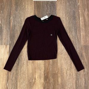 Crop long sleeve tee.